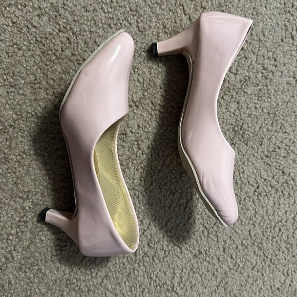 Women’s handmade closed toe heel pump - Picture 4 of 5